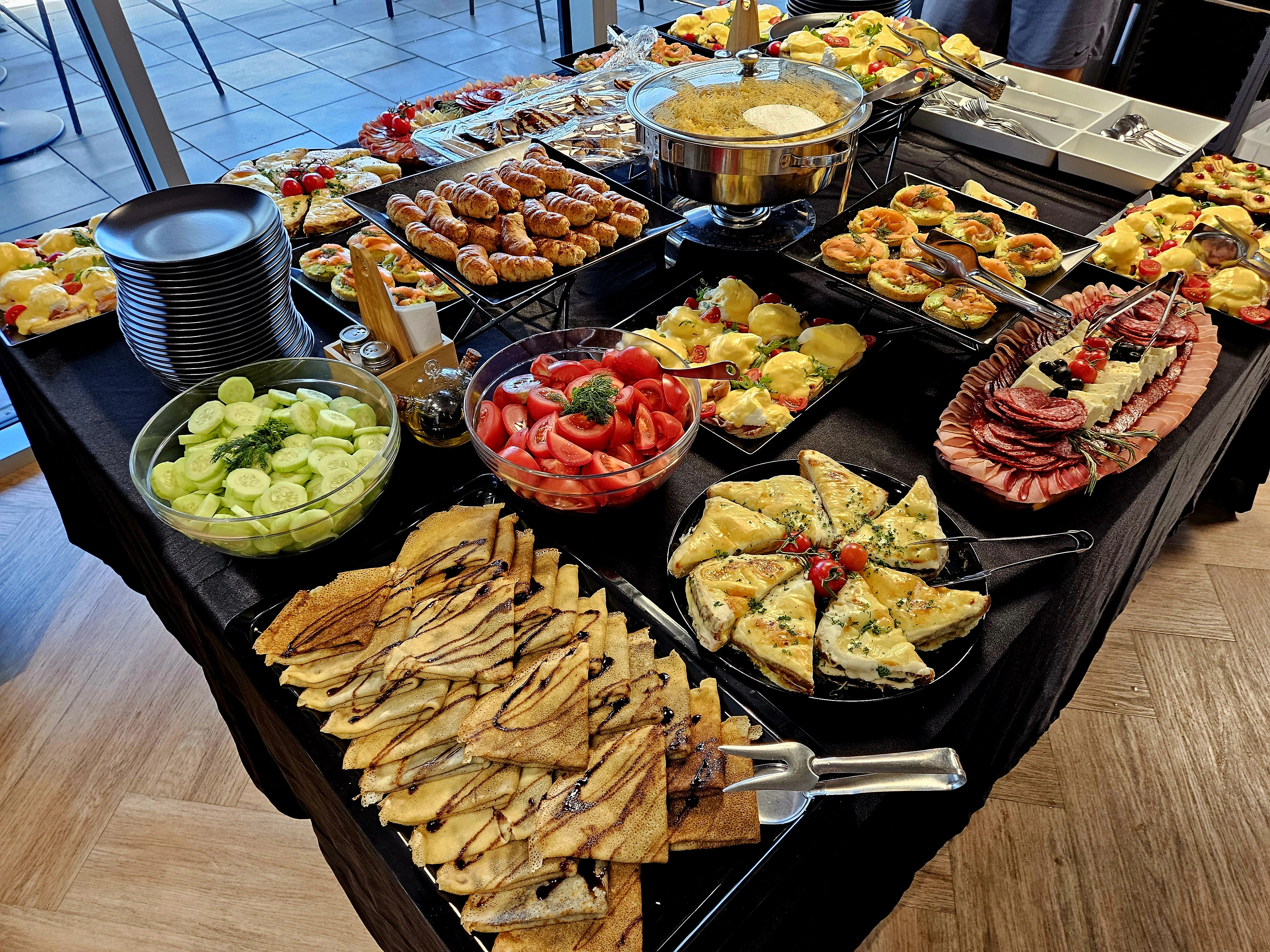 Postavka stola za ketering