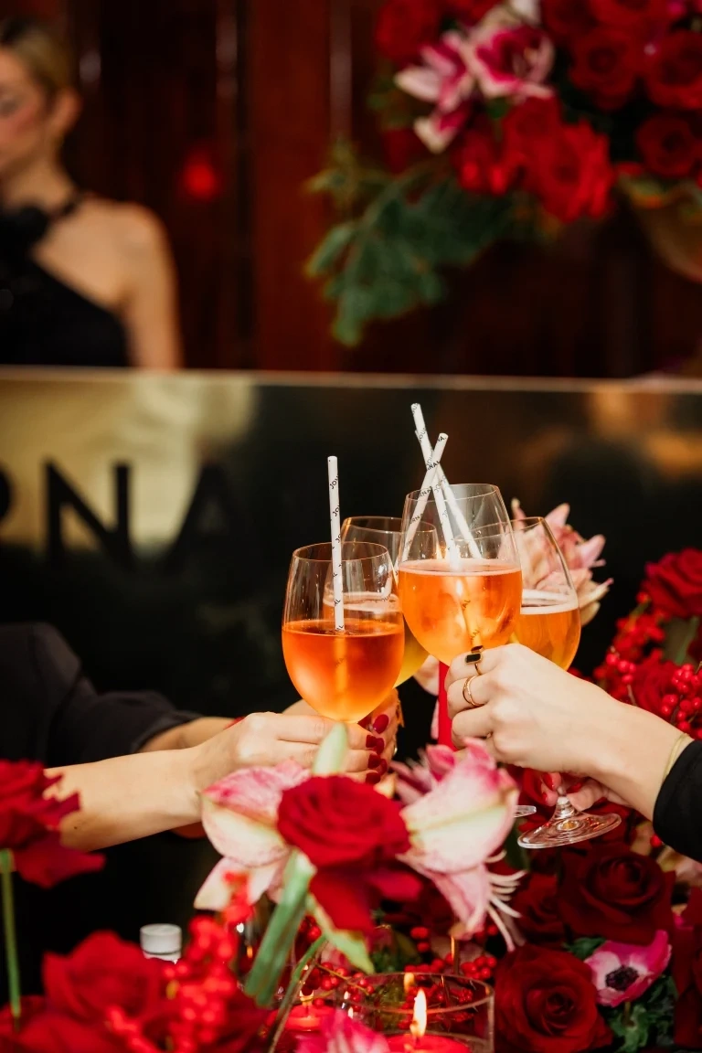 Postavka stola finger food i kolači